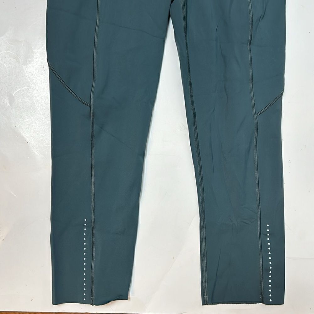 Lululemon Fast And Free reflective size 4 cropped Capri - Picture 5 of 8